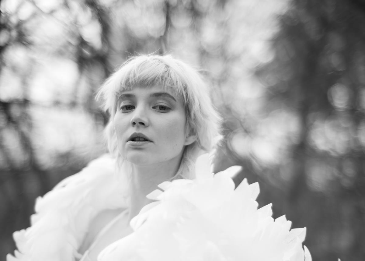 Fotografia kobieca- Czesława Włuka- Pani o czerwonych włosach