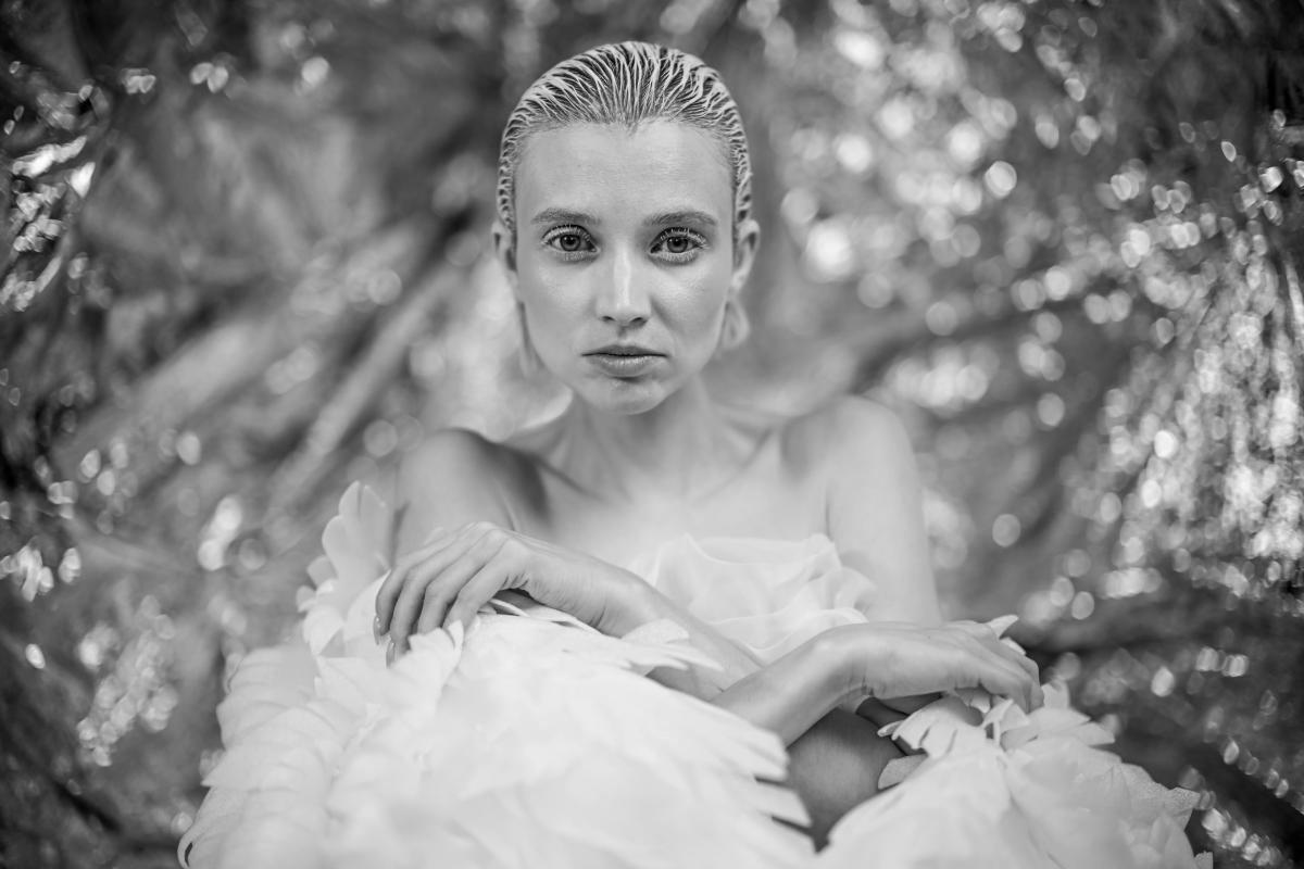 Fotografia portretowa, studyjna- Czesława Włuka- Pani o czerwonych włosach