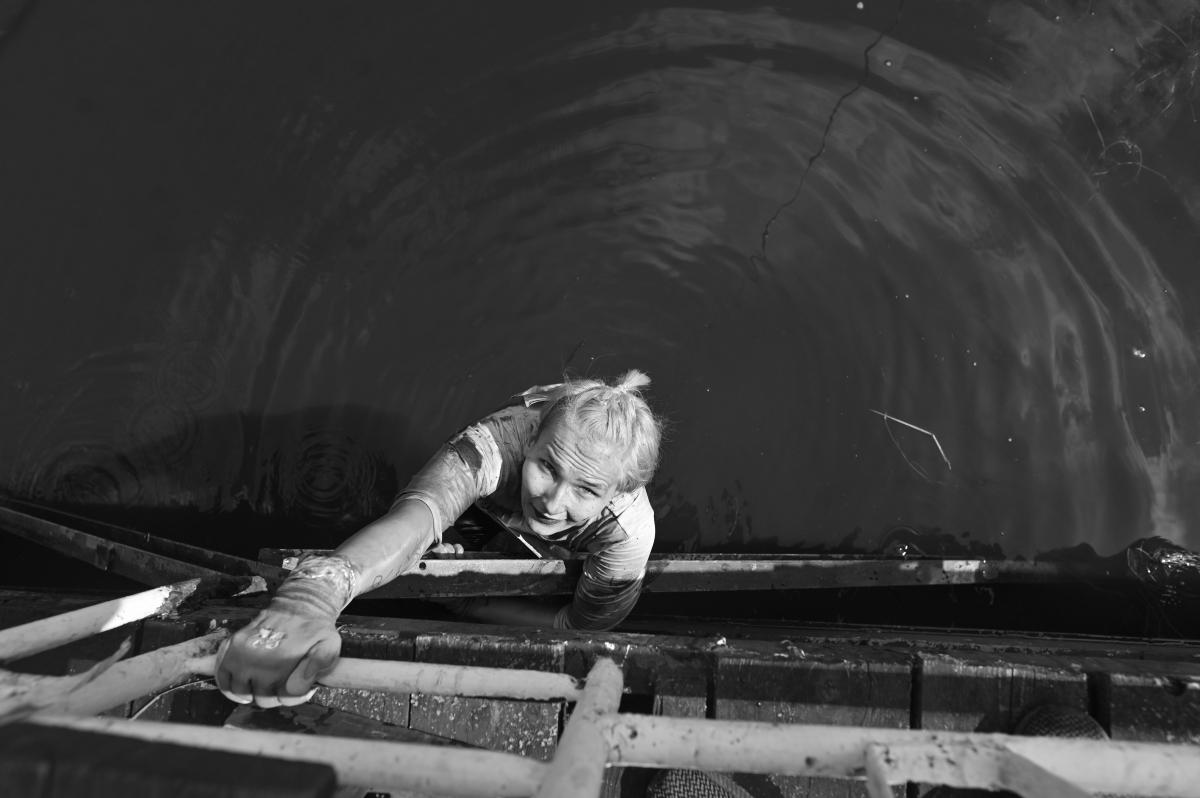 Fotografia reportażowa- Czesława Włuka- Pani o czerwonych włosach