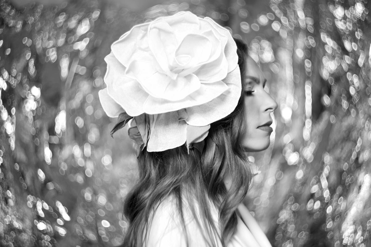 Fotografia portretowa, studyjna- Pani o czerwonych włosach.